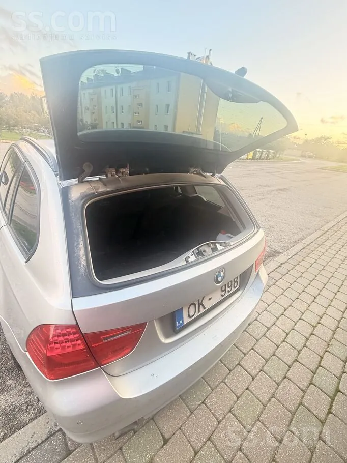 BMW 318 2011 photo 2
