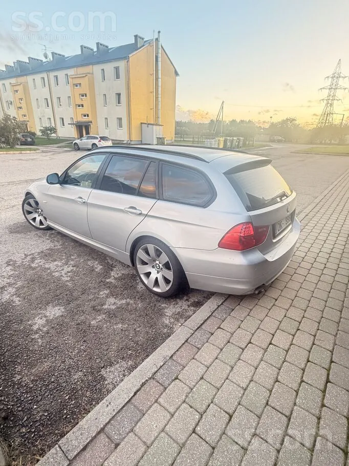 BMW 318 2011 photo 5