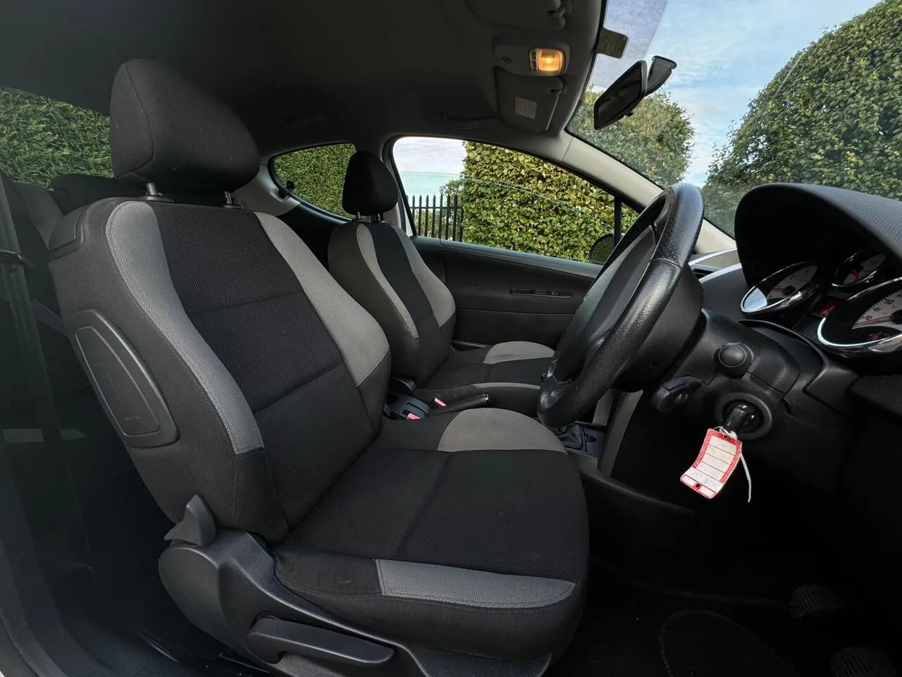 Peugeot 207 2008 photo 2