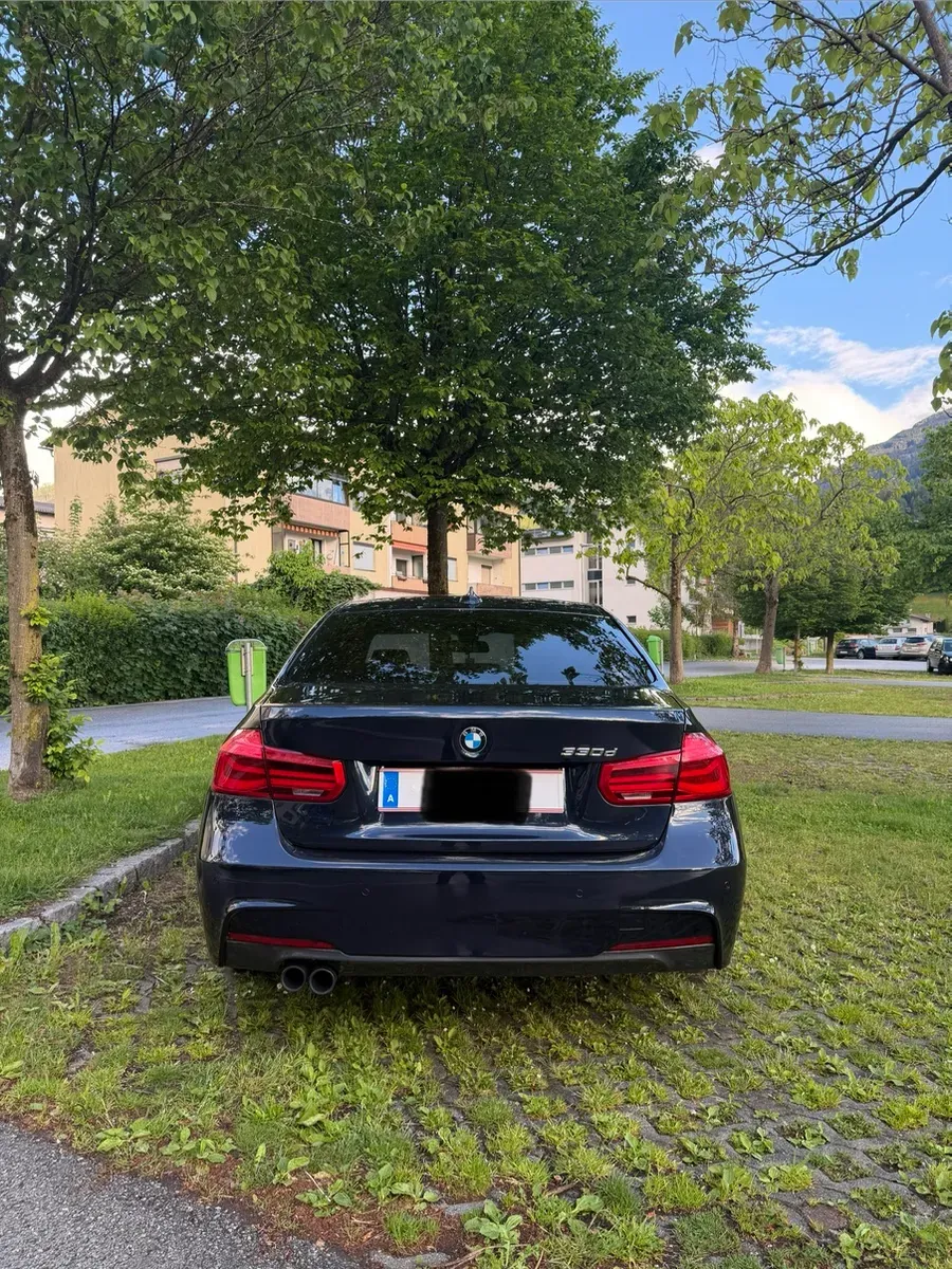 BMW 3 Series 2017 photo 2