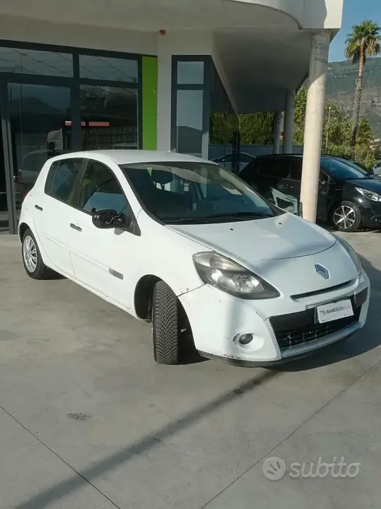Renault Clio 2010 photo 3