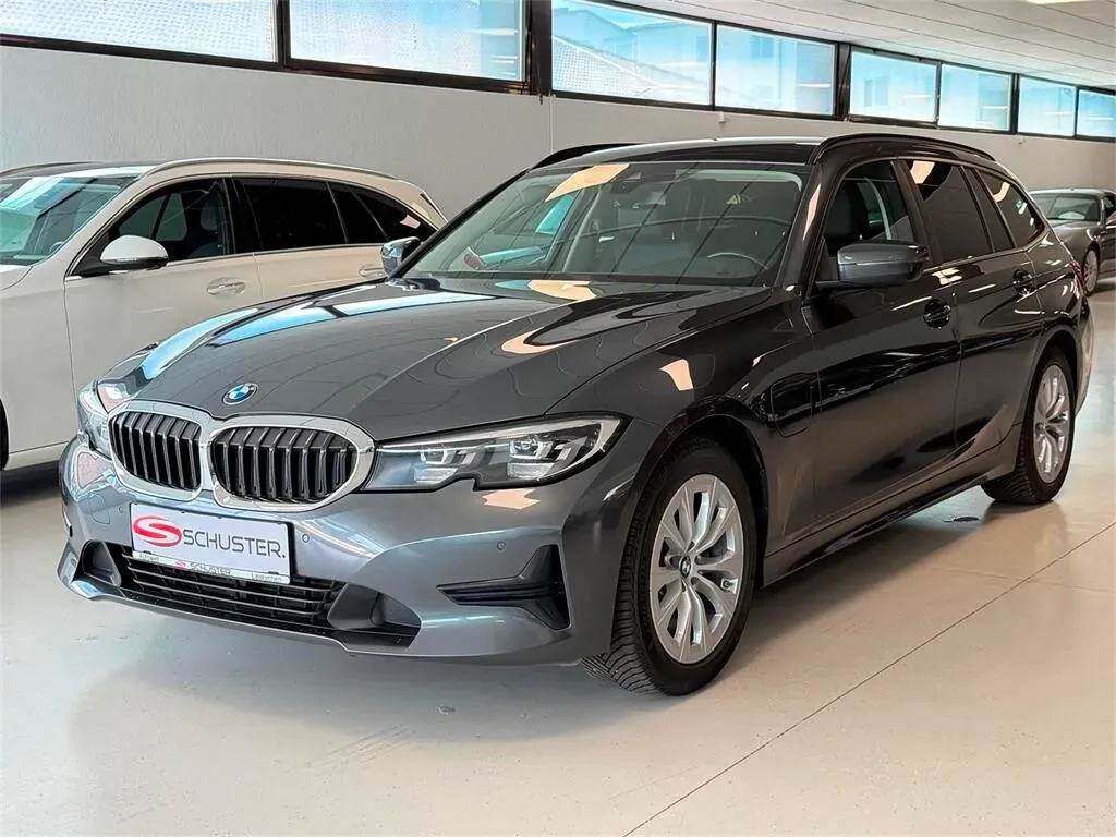 BMW 3 Series 2021 photo 3