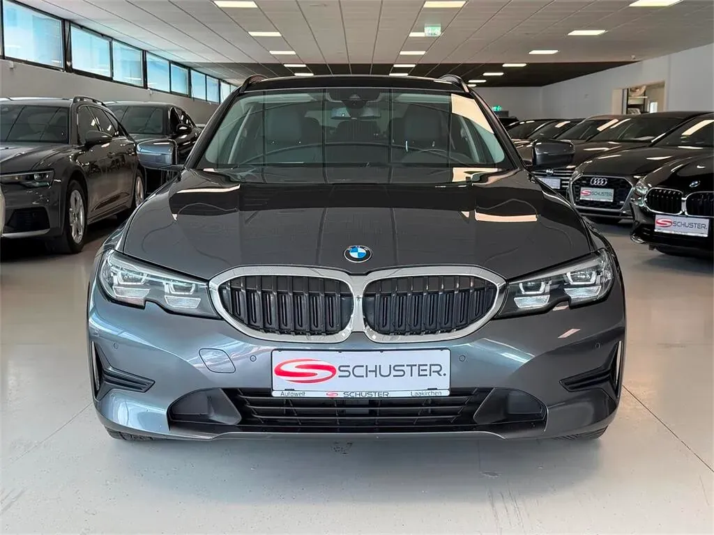 BMW 3 Series 2021 photo 2