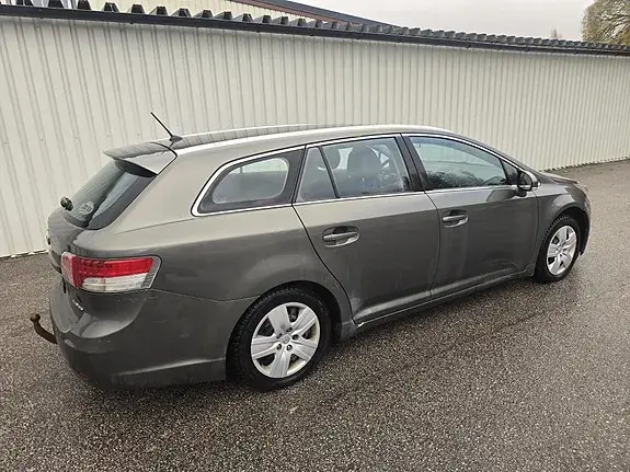 Toyota Avensis 2009 photo 2