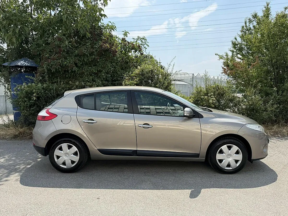 Renault Megane 2010 photo 2