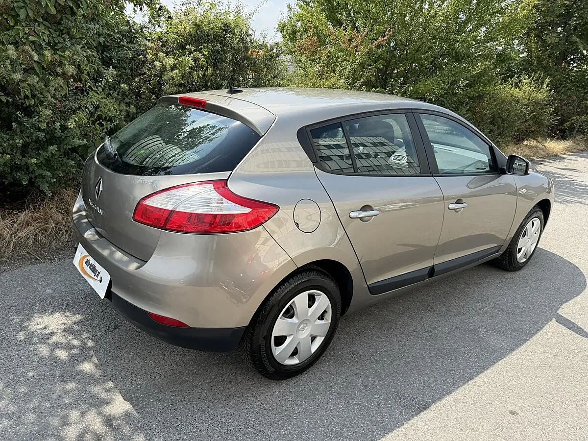 Renault Megane 2010 photo 3