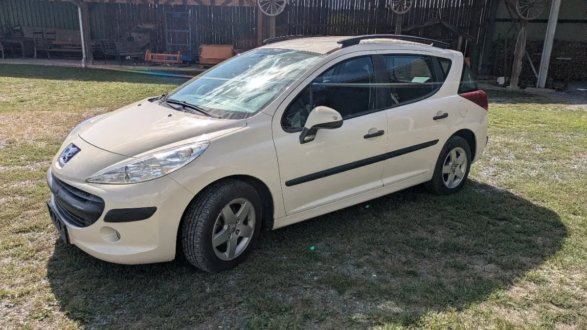 Peugeot 207 2008 photo 3