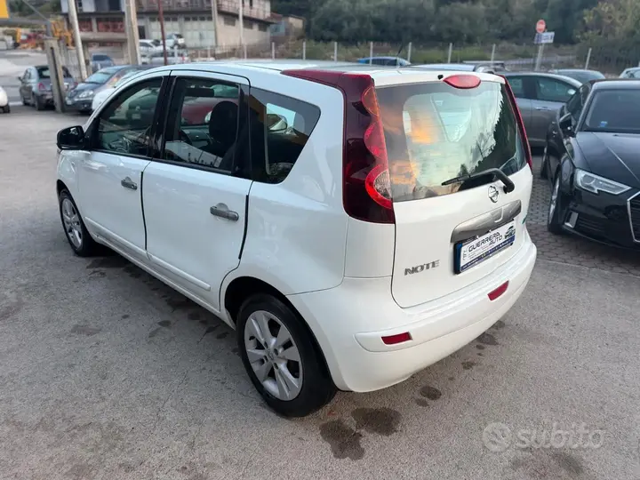 Nissan Note 2011 photo 5