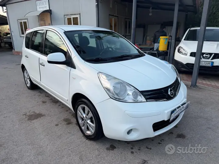 Nissan Note 2011 photo 3