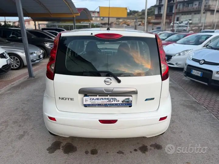 Nissan Note 2011 photo 4