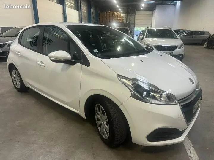 Peugeot 208 2017 photo 2