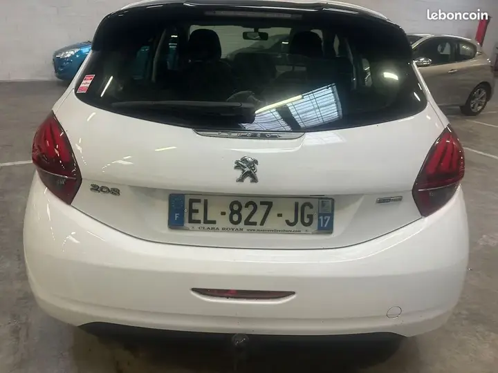Peugeot 208 2017 photo 3