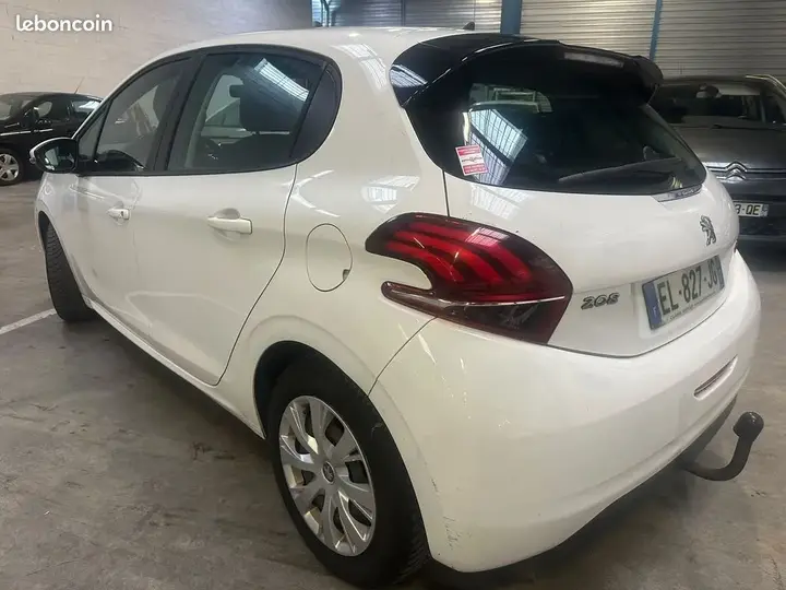 Peugeot 208 2017 photo 4