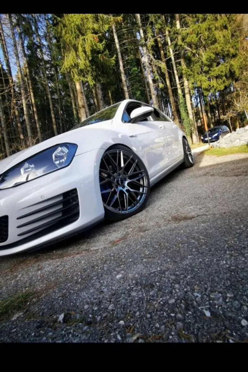 Volkswagen Golf 2015 photo 2