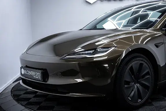 Tesla Model 3 2024 photo 2
