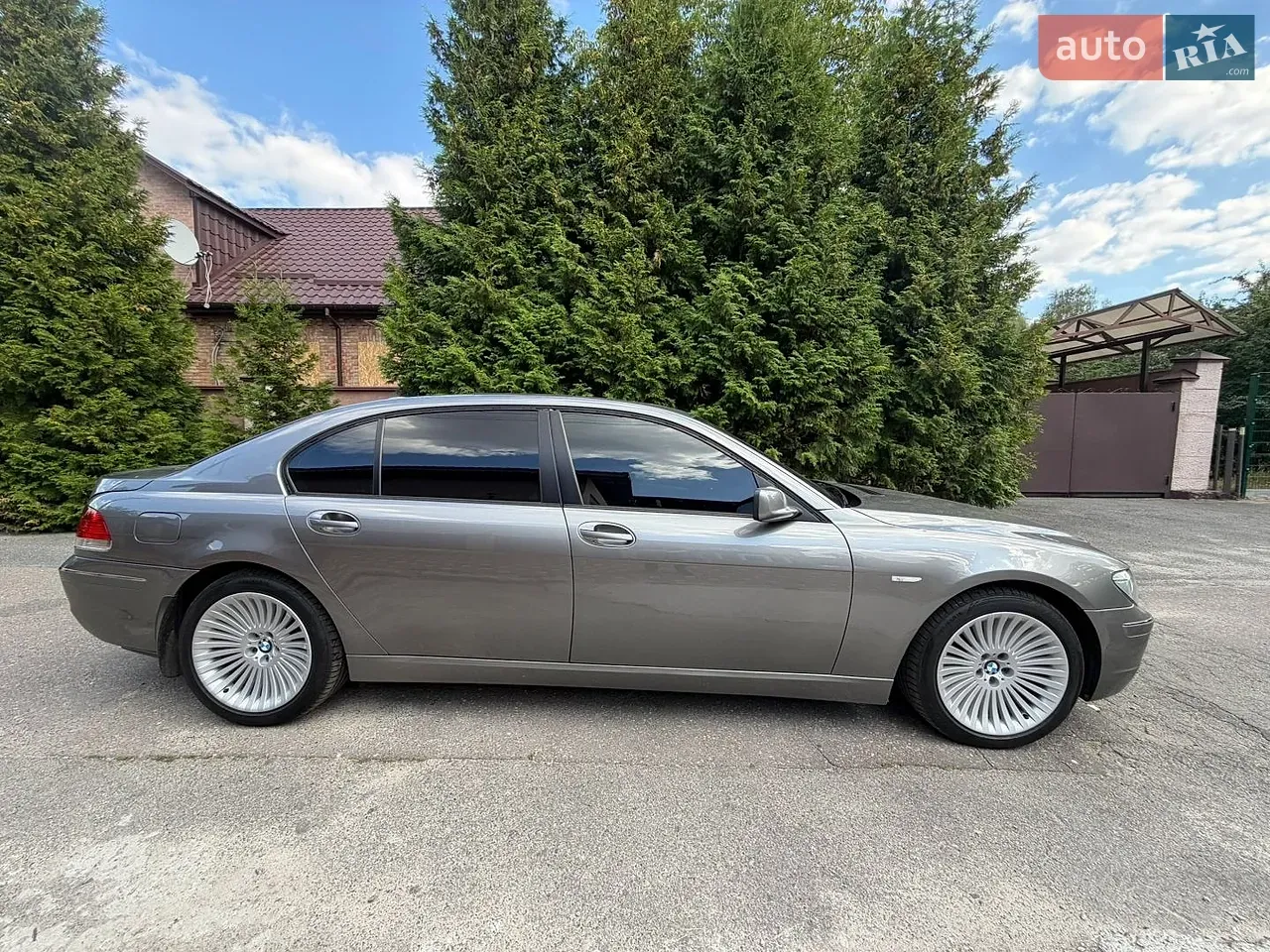 BMW 7 Series 2006 photo 2