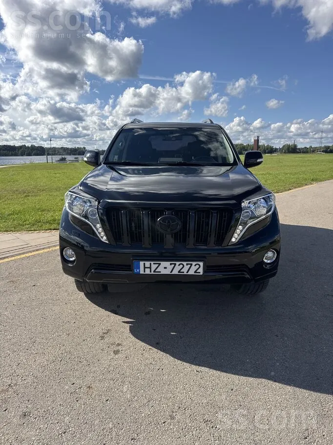 Toyota Land Cruiser 2017 photo 2