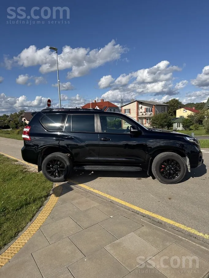 Toyota Land Cruiser 2017 photo 4