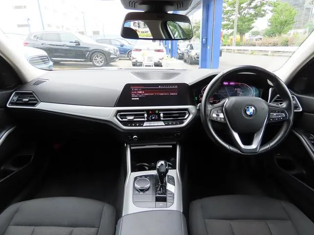 BMW 3 Series 2019 photo 3