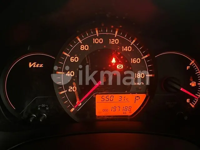 Toyota Vitz 2015 photo 3
