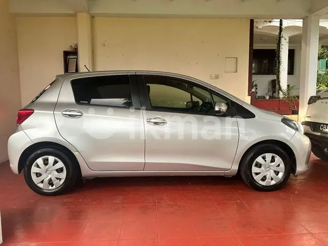 Toyota Vitz 2015 photo 2