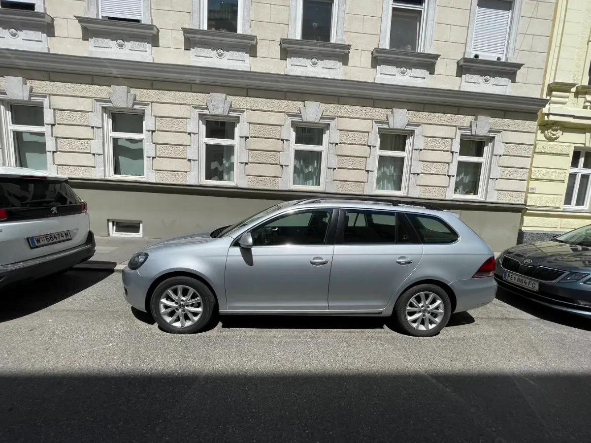 Volkswagen Golf 2012 photo 2