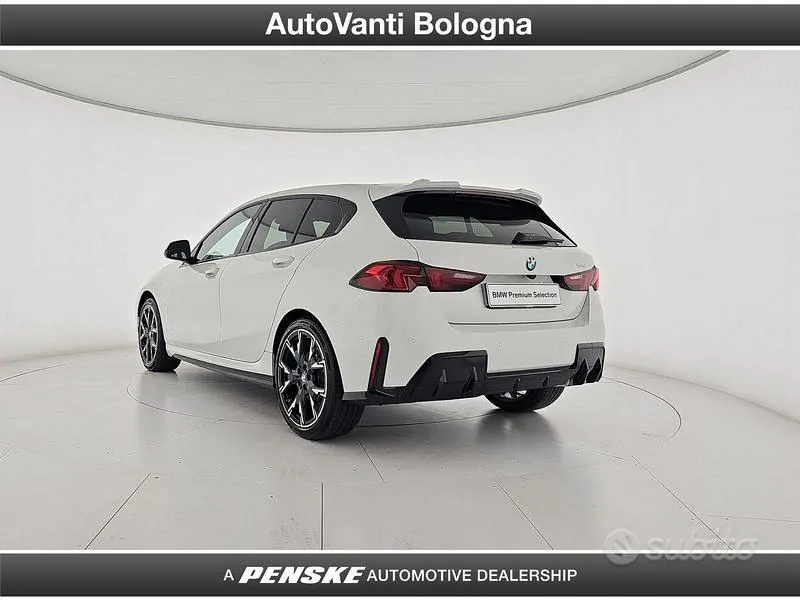 BMW 1 Series 2025 photo 4