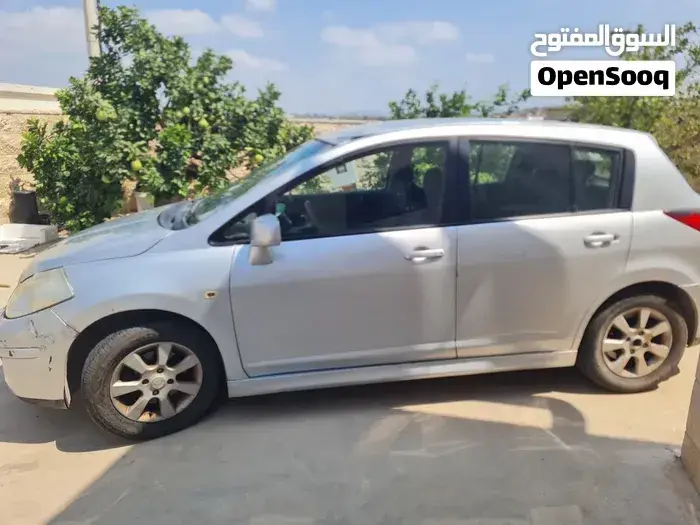 Nissan Tiida 2013 photo 2