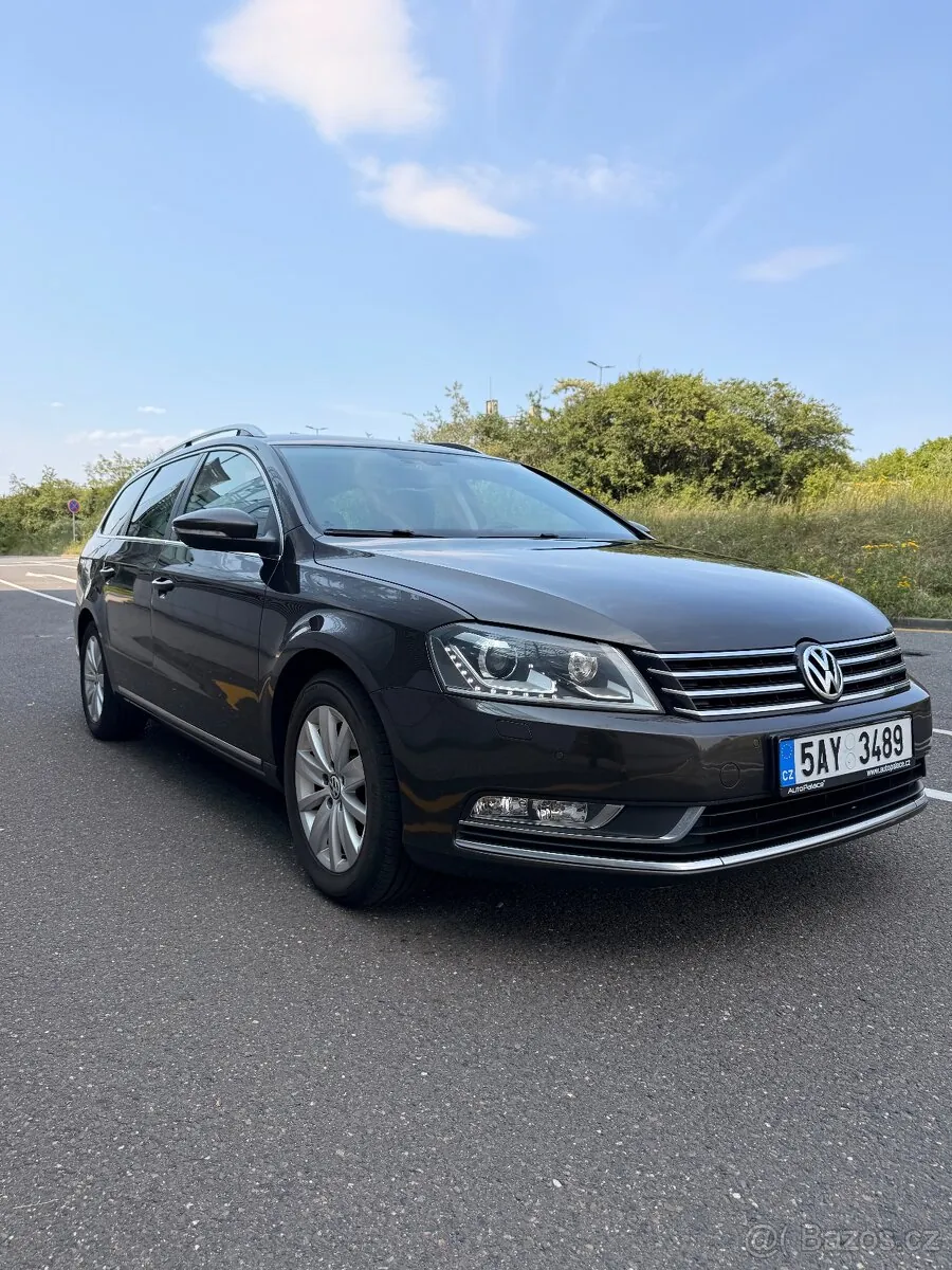 Volkswagen Passat 2012 photo 2
