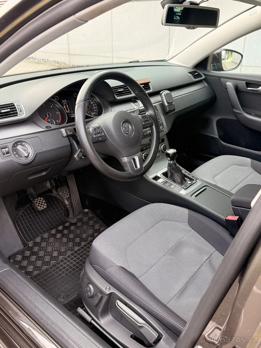 Volkswagen Passat 2012 photo 5