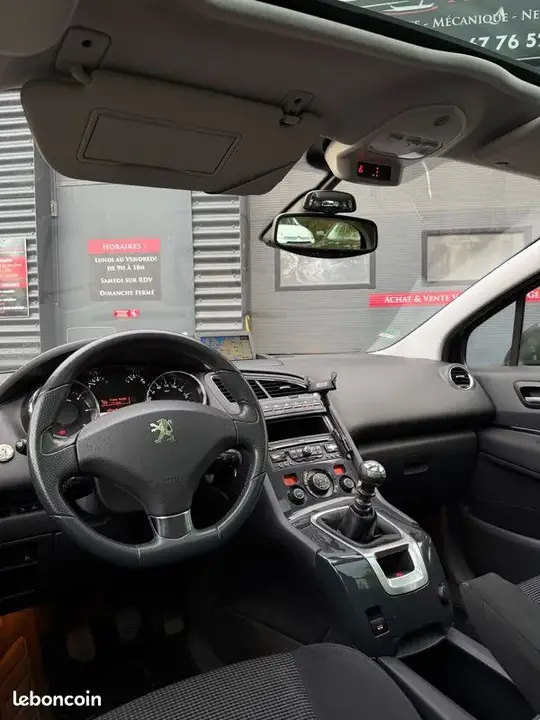 Peugeot 5008 2010 photo 2