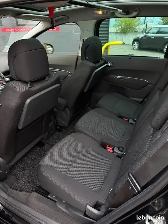 Peugeot 5008 2010 photo 3