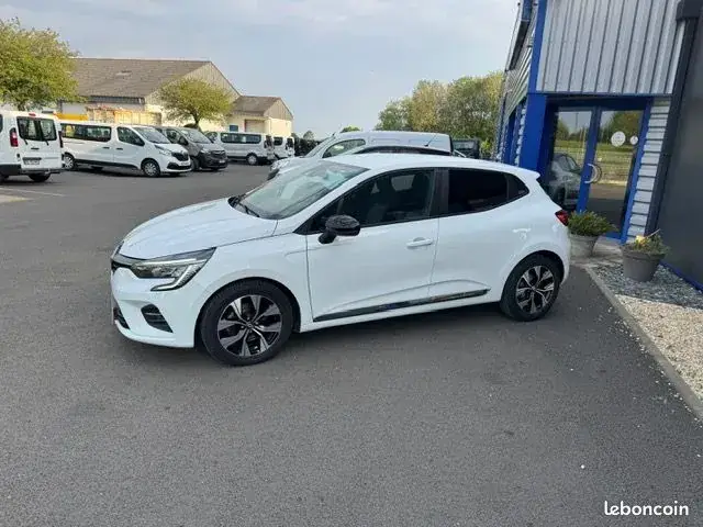 Renault Clio 2022 photo 2