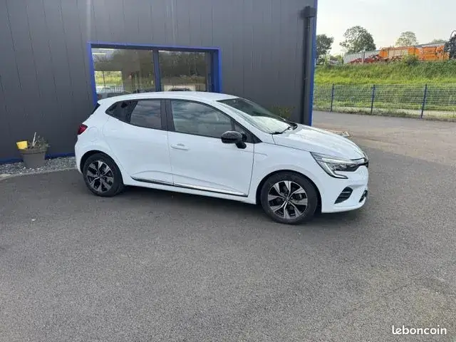 Renault Clio 2022 photo 3