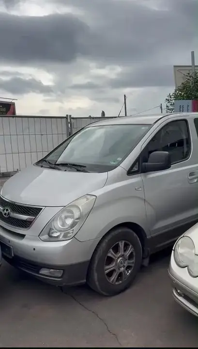 Hyundai H-1 Starex