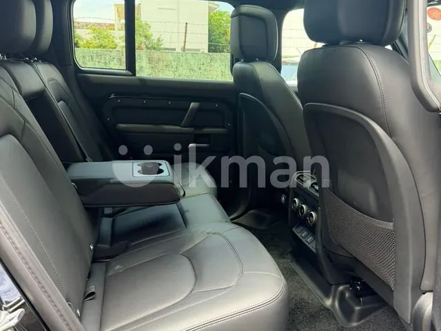 Land Rover Defender photo 5