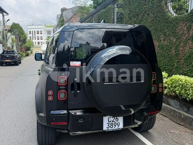 Land Rover Defender photo 3