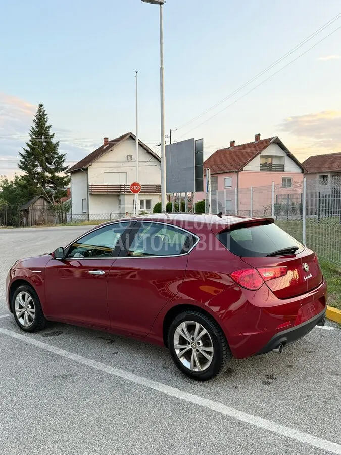 Alfa Romeo Giulietta 2012 photo 5
