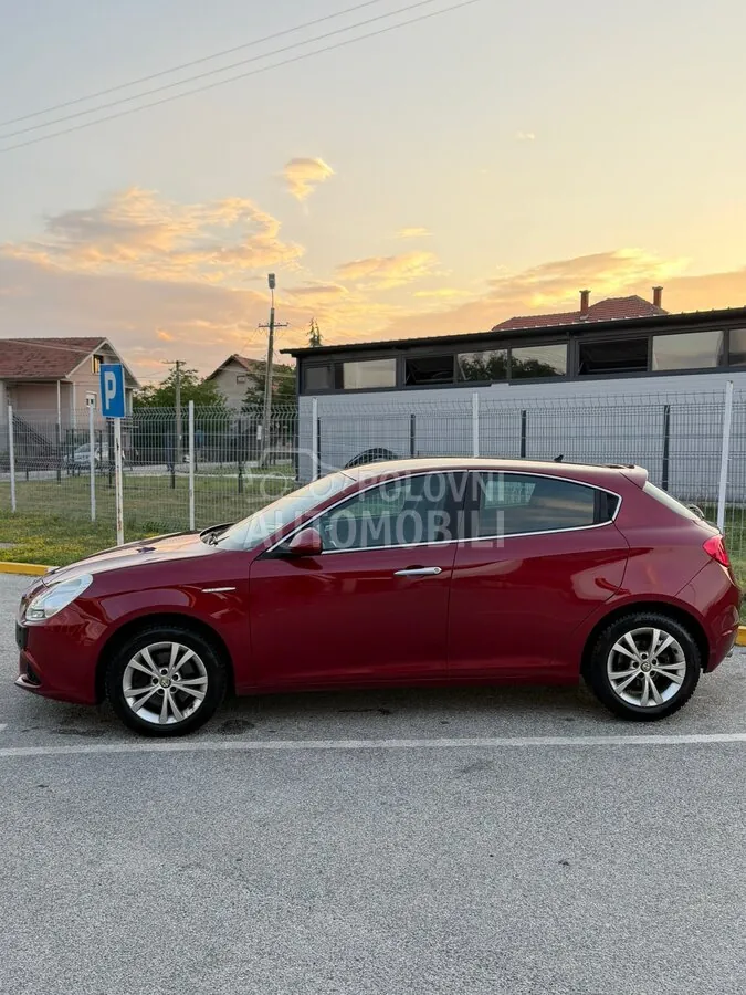 Alfa Romeo Giulietta 2012 photo 4