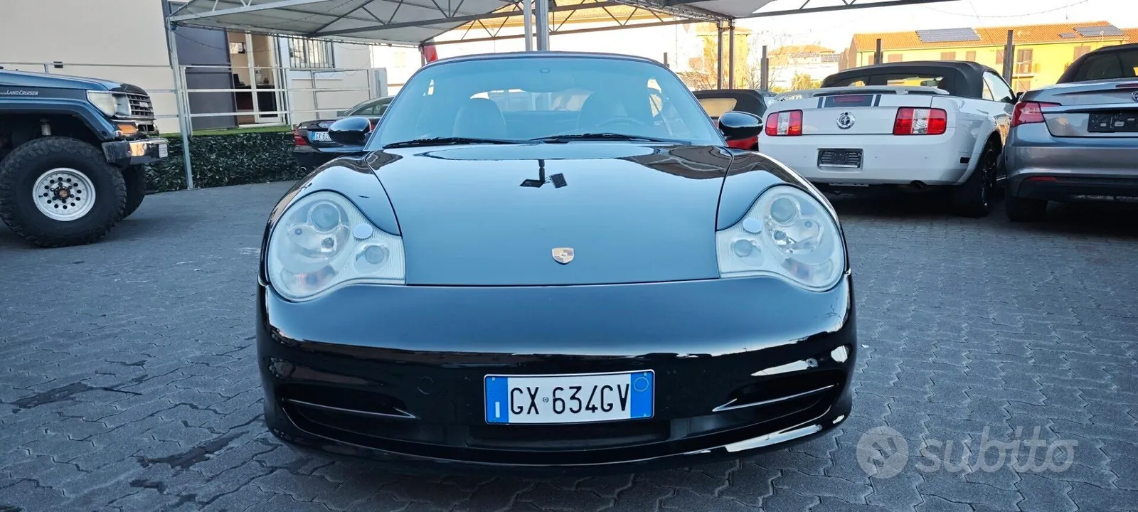 Porsche 911 Carrera 4 2002 photo 3