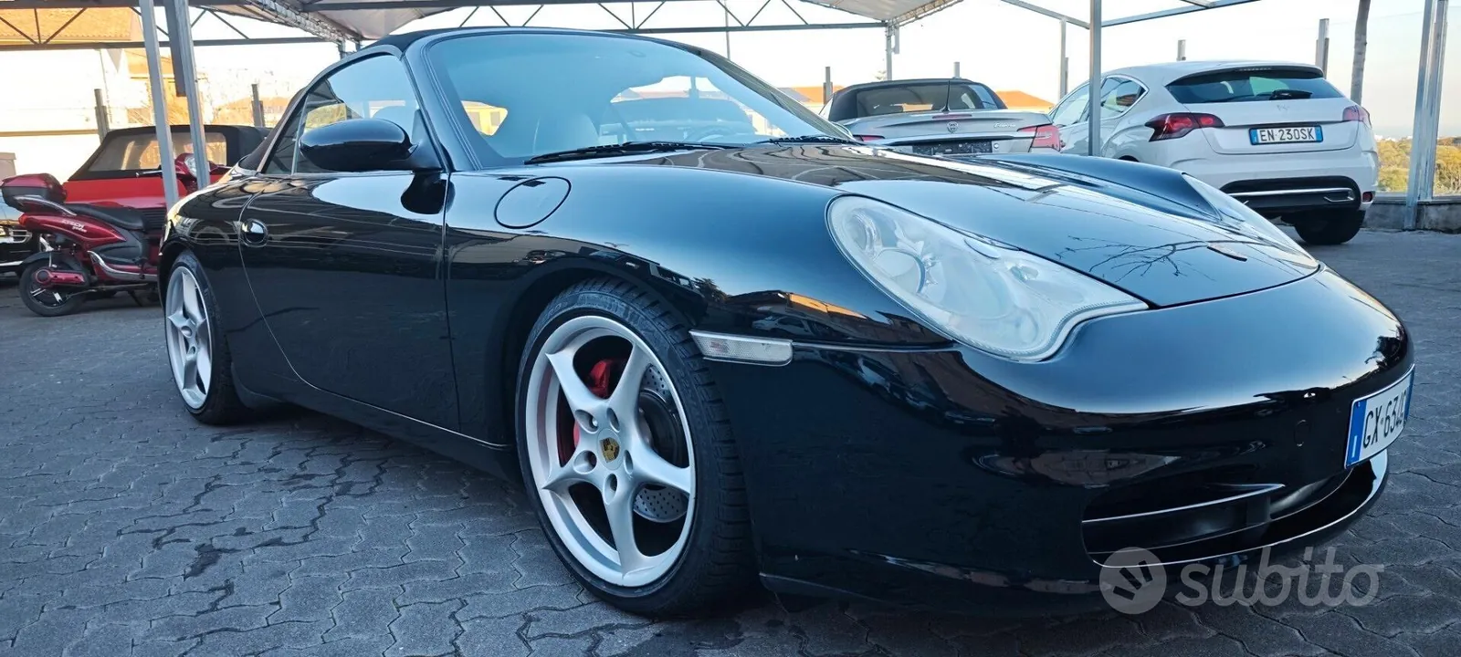 Porsche 911 Carrera 4 2002 photo 2