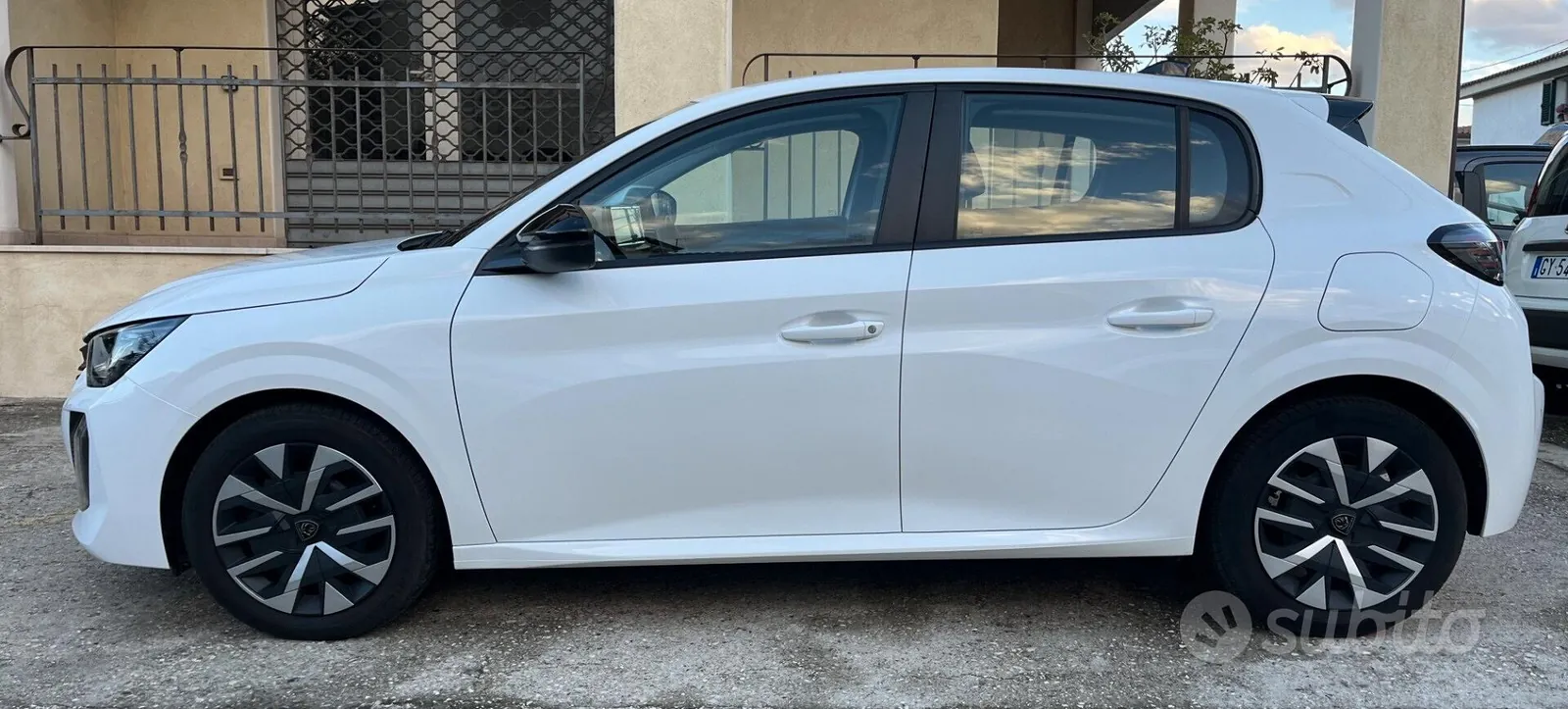 Peugeot 208 2024 photo 2