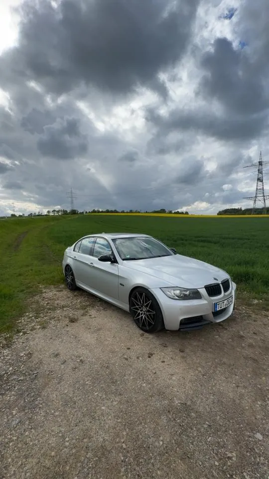 BMW E90 325I