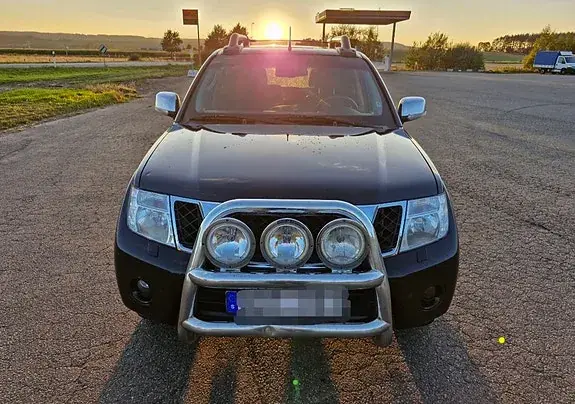 Nissan Navara 2012 photo 2
