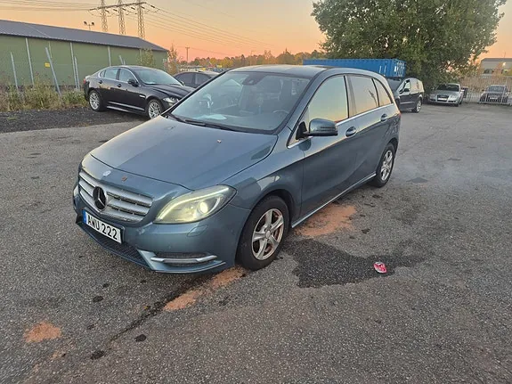 Mercedes-Benz B180