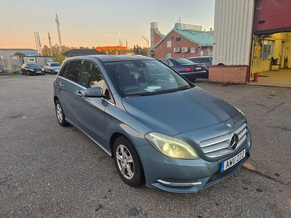 Mercedes-Benz B180 2013 photo 2