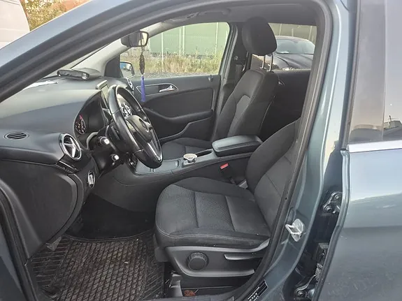 Mercedes-Benz B180 2013 photo 5