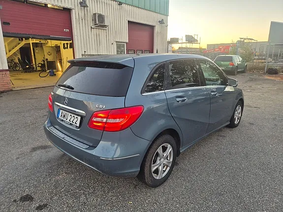 Mercedes-Benz B180 2013 photo 3