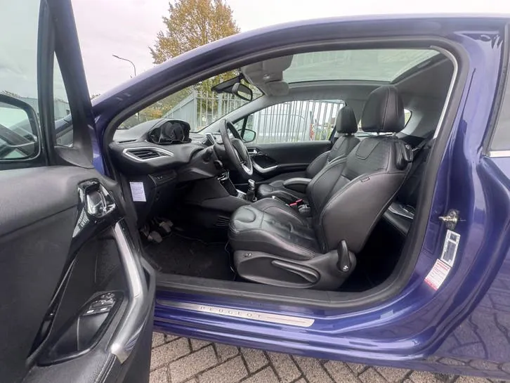 Peugeot 208 2012 photo 3