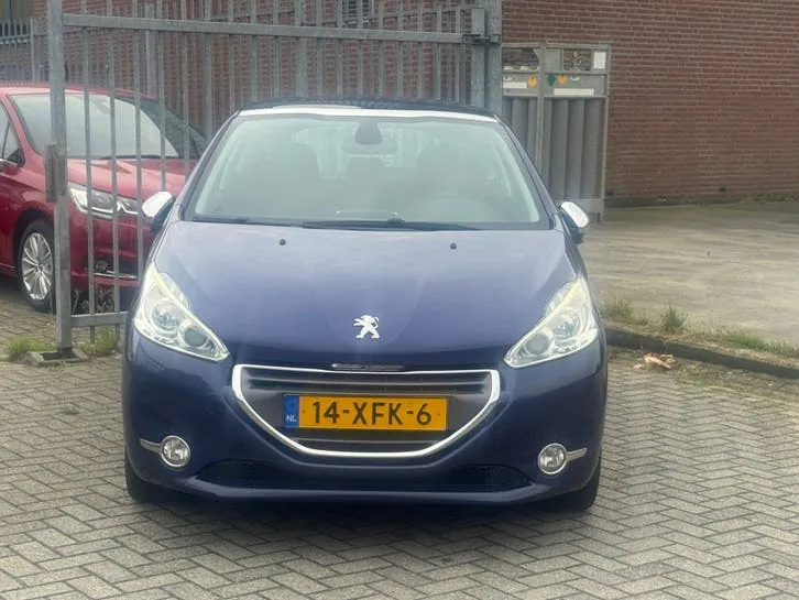 Peugeot 208 2012 photo 2